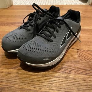 Altra Paradigm 4.5 Men’s 10.5 Running Shoe in Gray, new in box